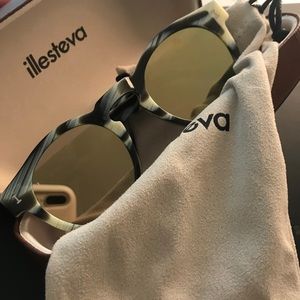 ILLESTEVA SUNGLASSES